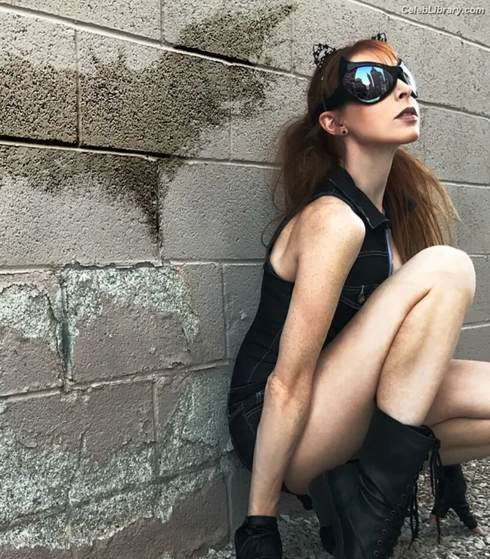 Lisa Foiles photo 21 of 708