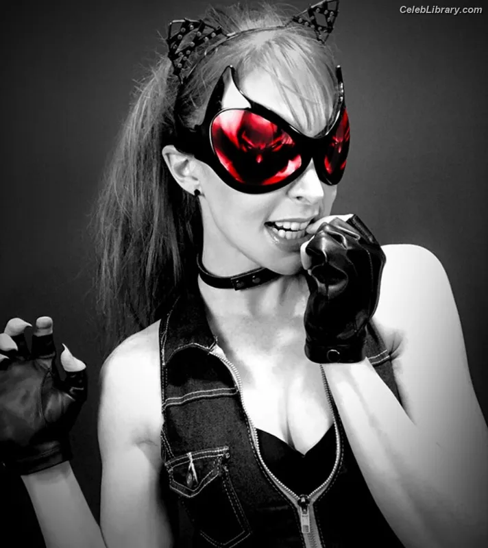 Lisa Foiles photo 23 of 708