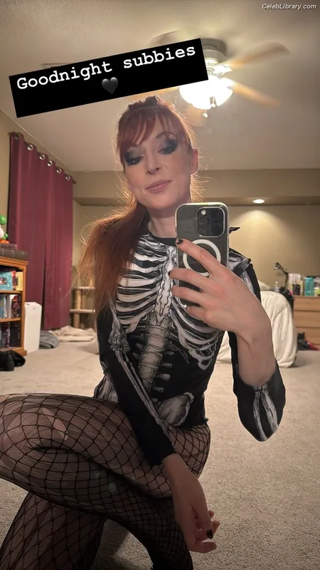Lisa Foiles photo 7 of 708