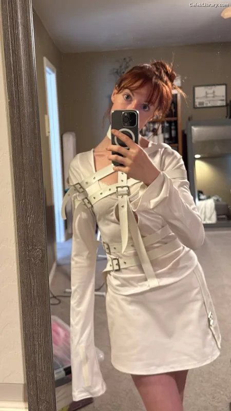 Lisa Foiles photo 12 of 708