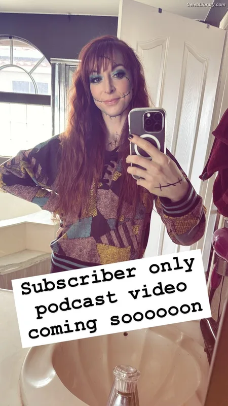 Lisa Foiles photo 14 of 708