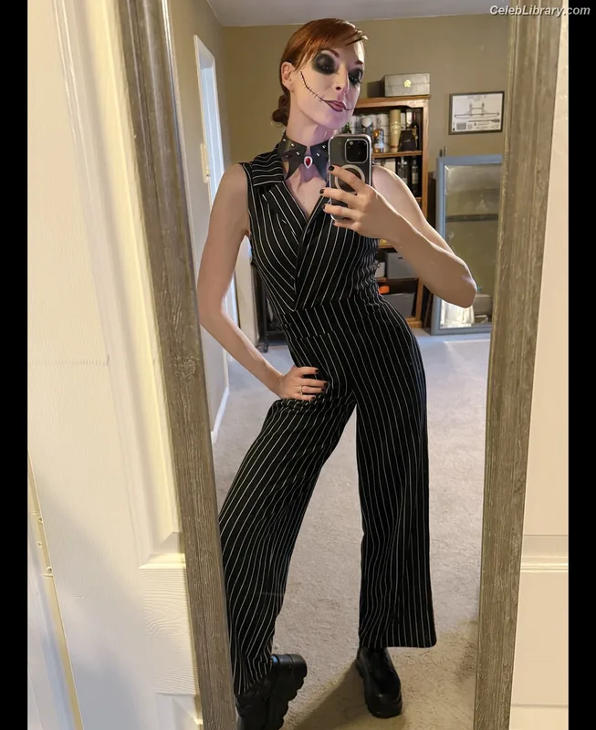 Lisa Foiles photo 18 of 708