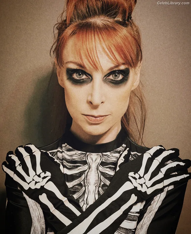 Lisa Foiles photo 20 of 708