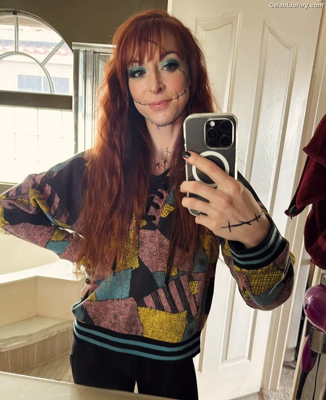 Lisa Foiles photo 21 of 708