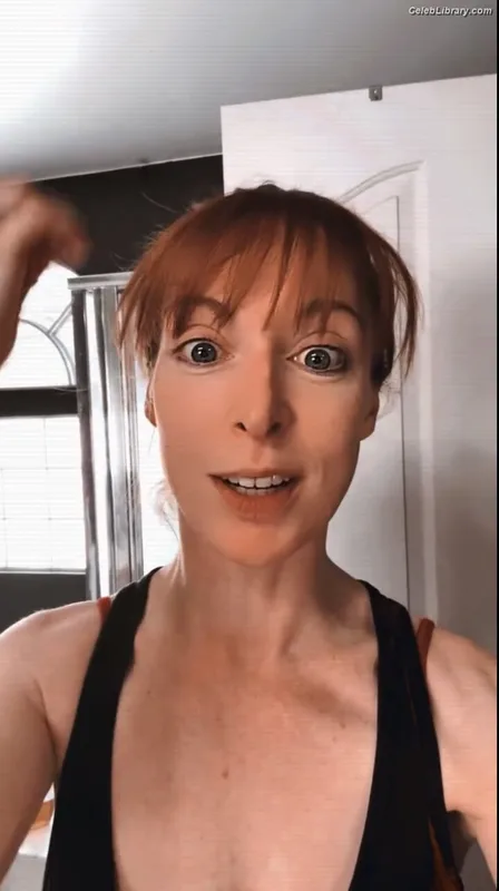 Lisa Foiles photo 4 of 708
