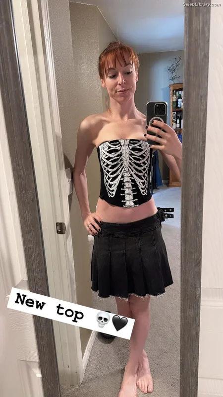 Lisa Foiles photo 6 of 708