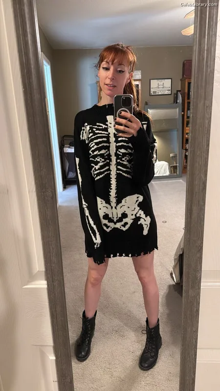 Lisa Foiles photo 7 of 708