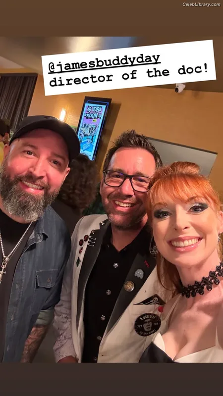 Lisa Foiles photo 14 of 708