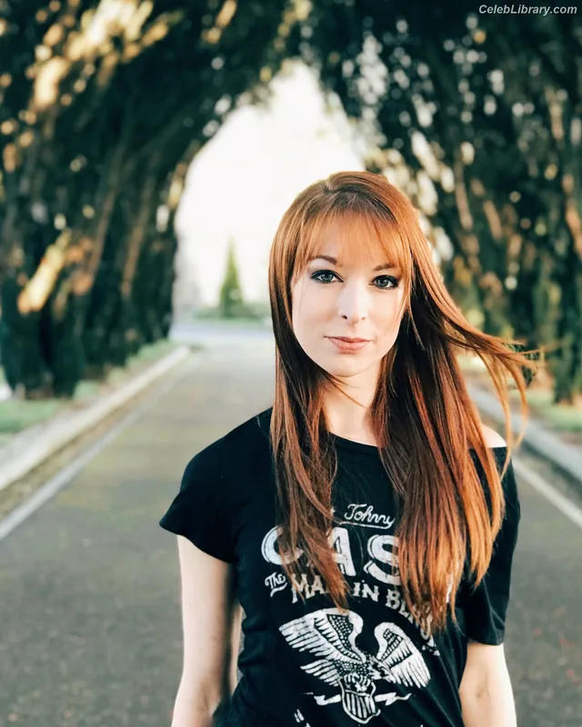 Lisa Foiles photo 20 of 708