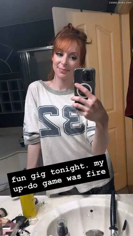 Lisa Foiles photo 7 of 708