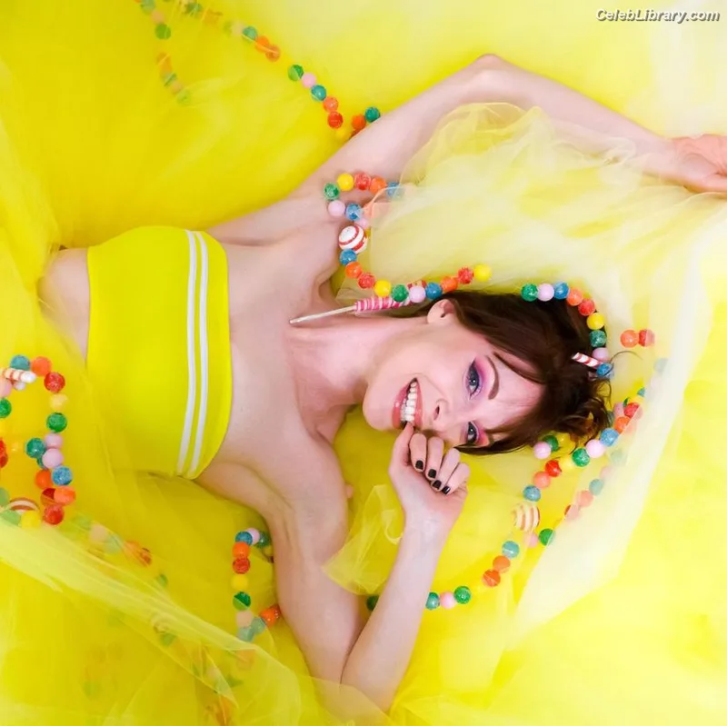 Lisa Foiles photo 12 of 708