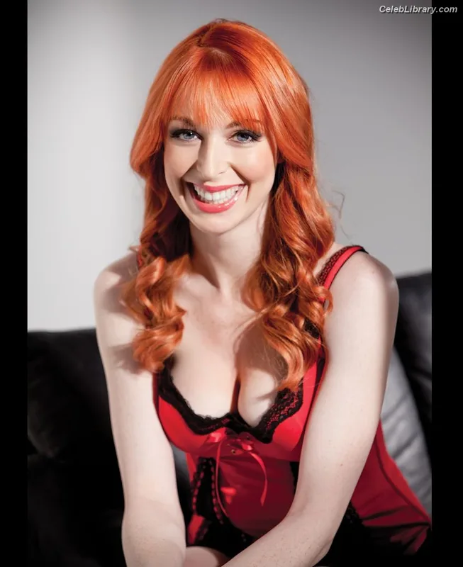 Lisa Foiles photo 21 of 708