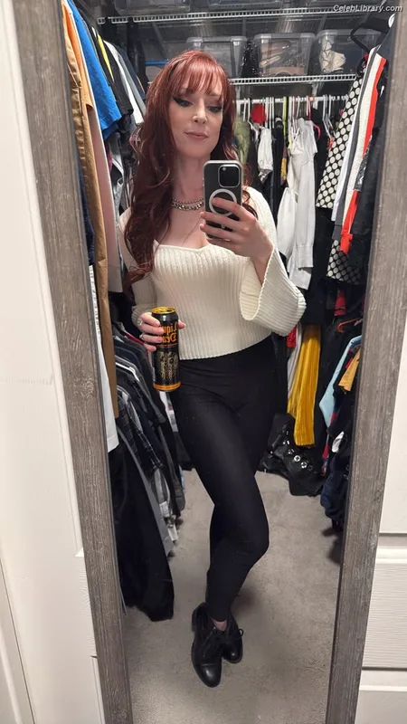 Lisa Foiles photo 2 of 708