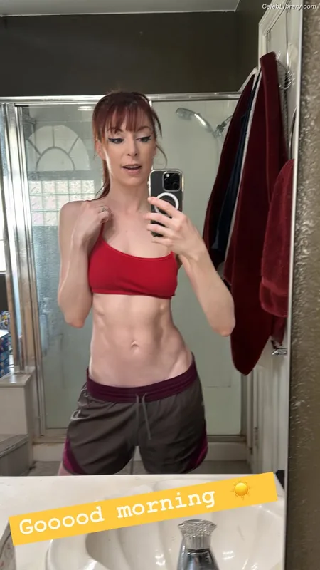 Lisa Foiles photo 4 of 708