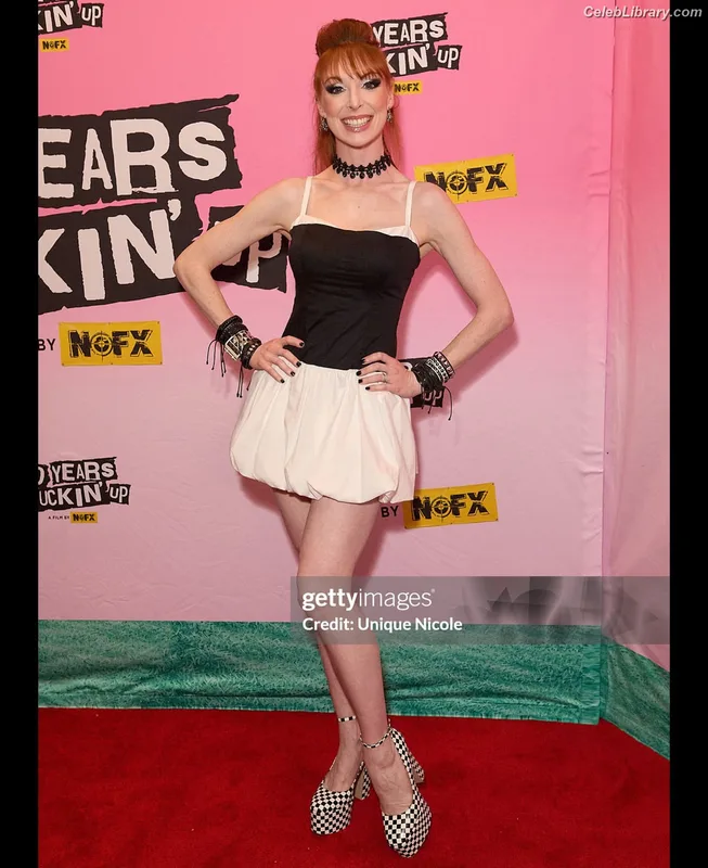 Lisa Foiles photo 6 of 708