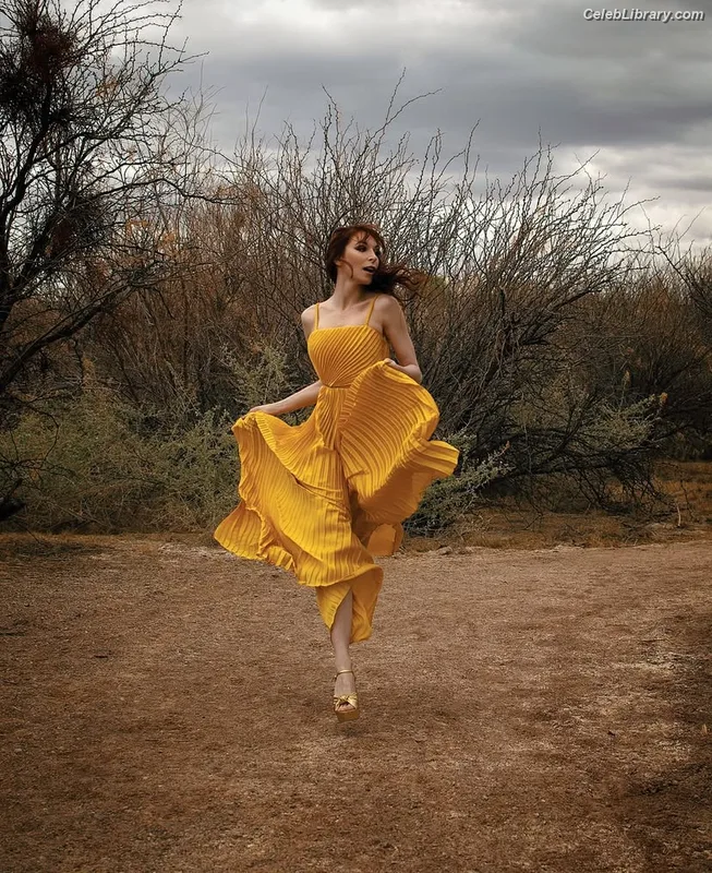 Lisa Foiles photo 21 of 708