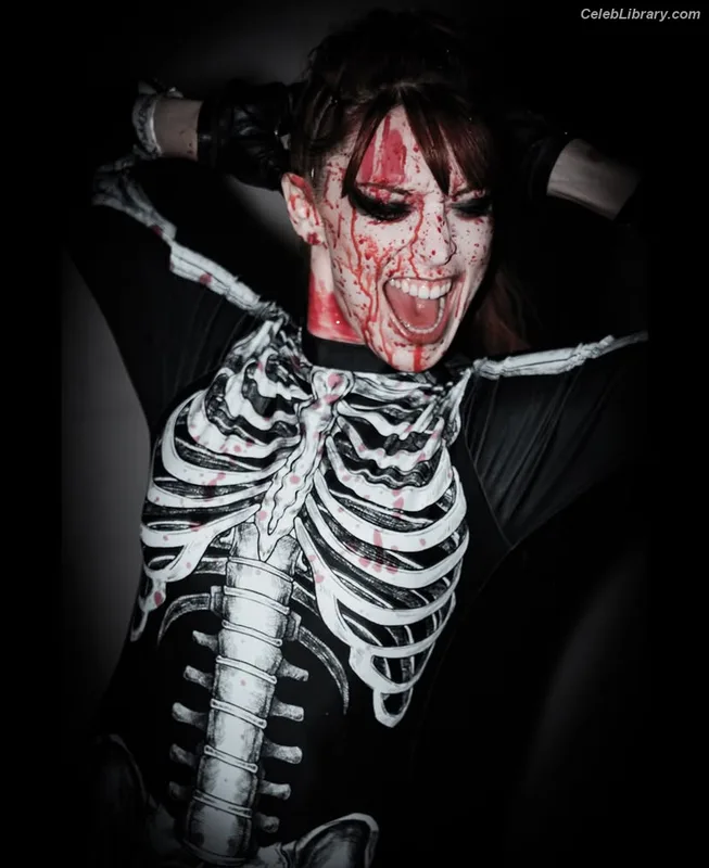 Lisa Foiles photo 23 of 708
