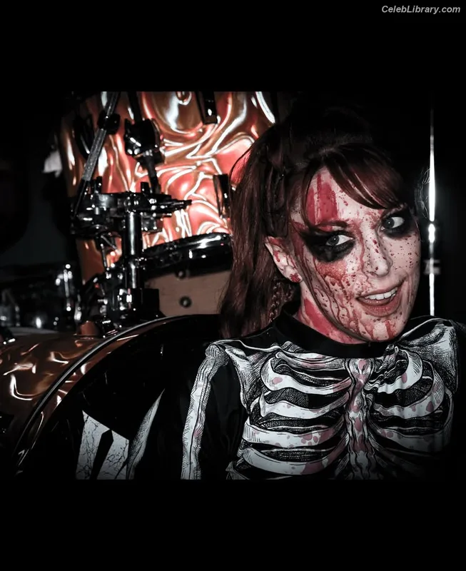 Lisa Foiles photo 24 of 708