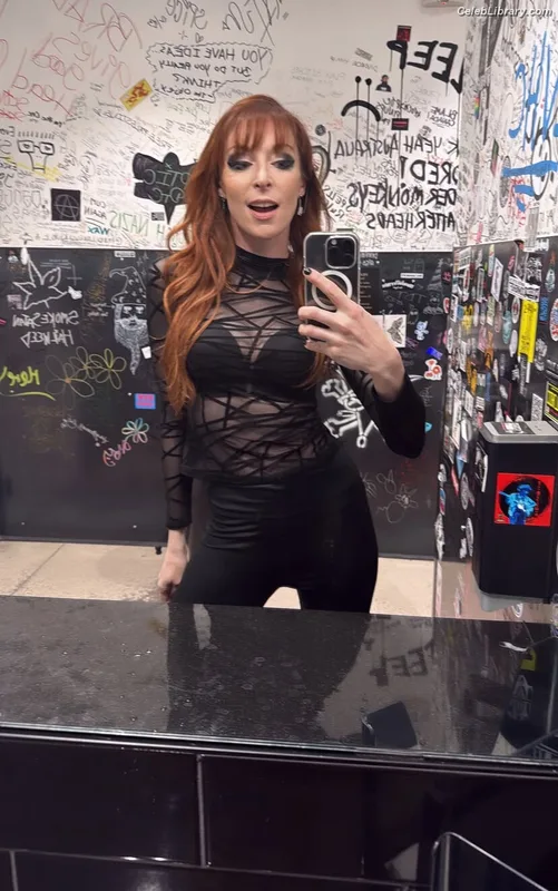 Lisa Foiles photo 12 of 708