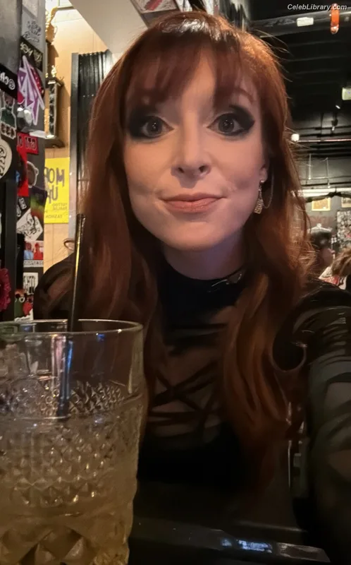 Lisa Foiles photo 13 of 708