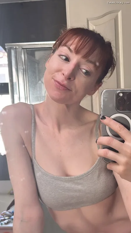 Lisa Foiles photo 15 of 708