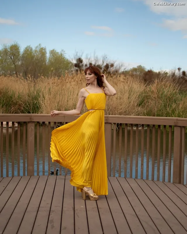 Lisa Foiles photo 2 of 708
