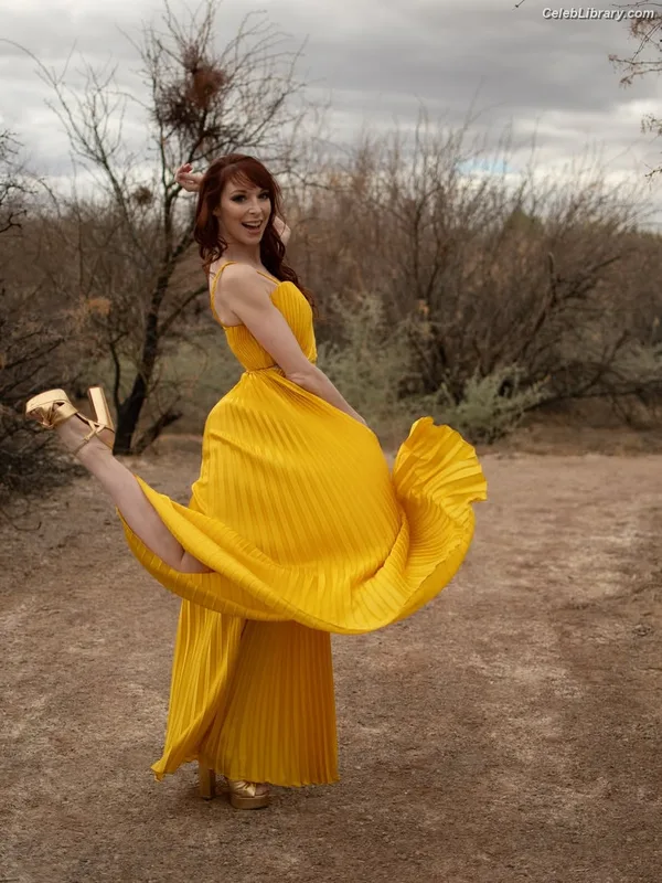 Lisa Foiles photo 14 of 708