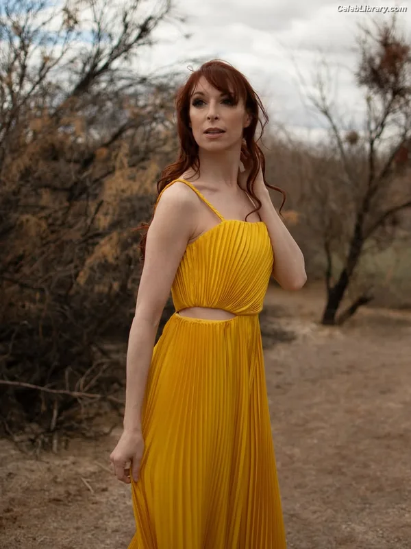 Lisa Foiles photo 16 of 708