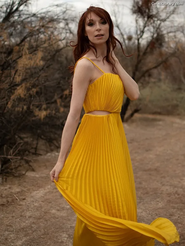 Lisa Foiles photo 17 of 708