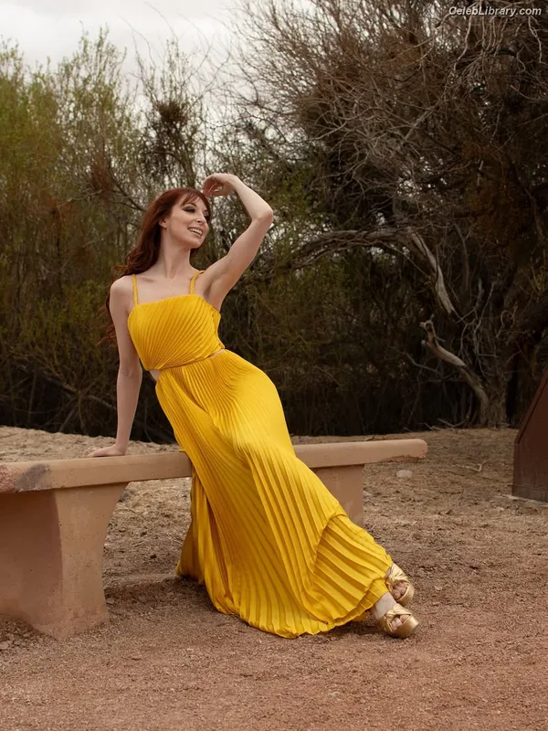Lisa Foiles photo 18 of 708