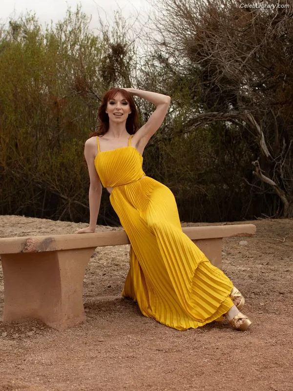 Lisa Foiles photo 19 of 708