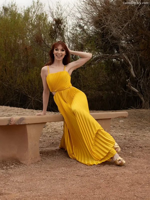 Lisa Foiles photo 20 of 708