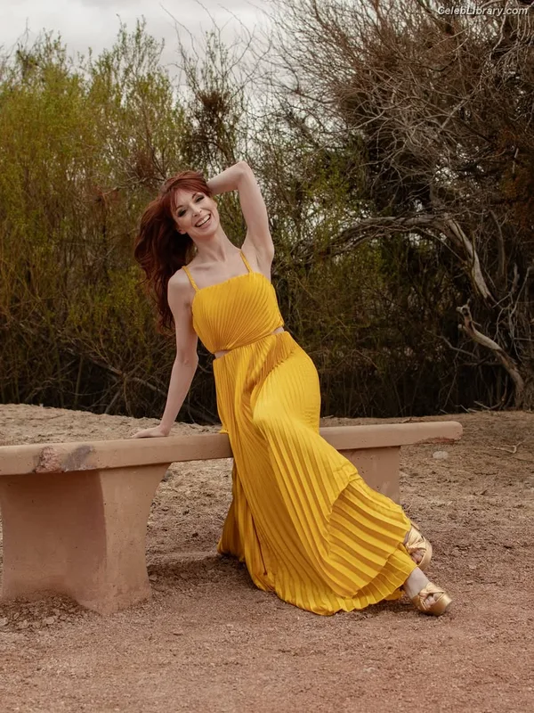 Lisa Foiles photo 21 of 708