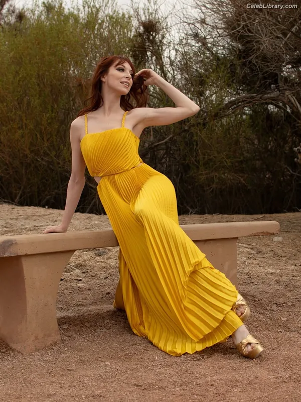 Lisa Foiles photo 24 of 708