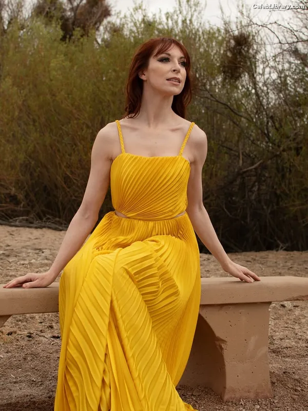 Lisa Foiles photo 2 of 708