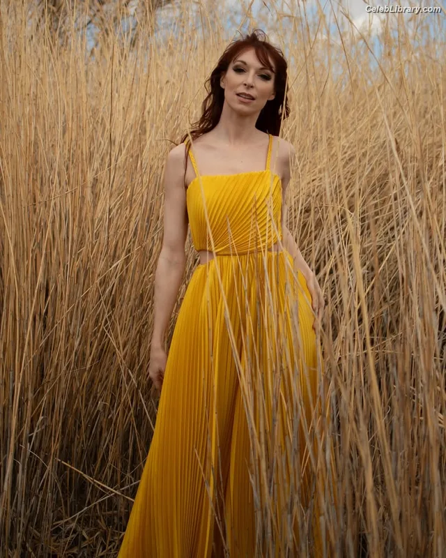 Lisa Foiles photo 11 of 708