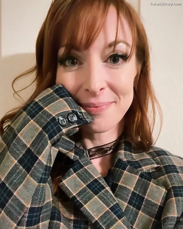 Lisa Foiles photo 1 of 708