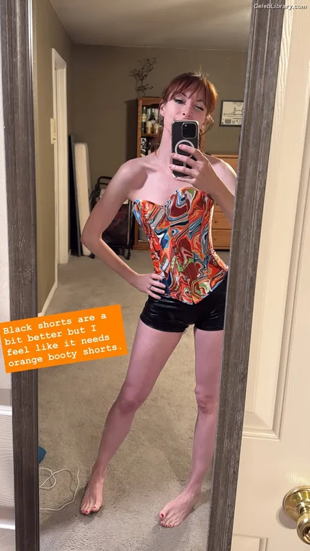 Lisa Foiles photo 3 of 708