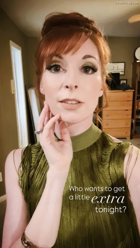 Lisa Foiles photo 7 of 708