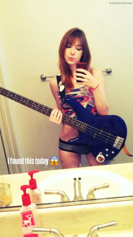 Lisa Foiles photo 9 of 708