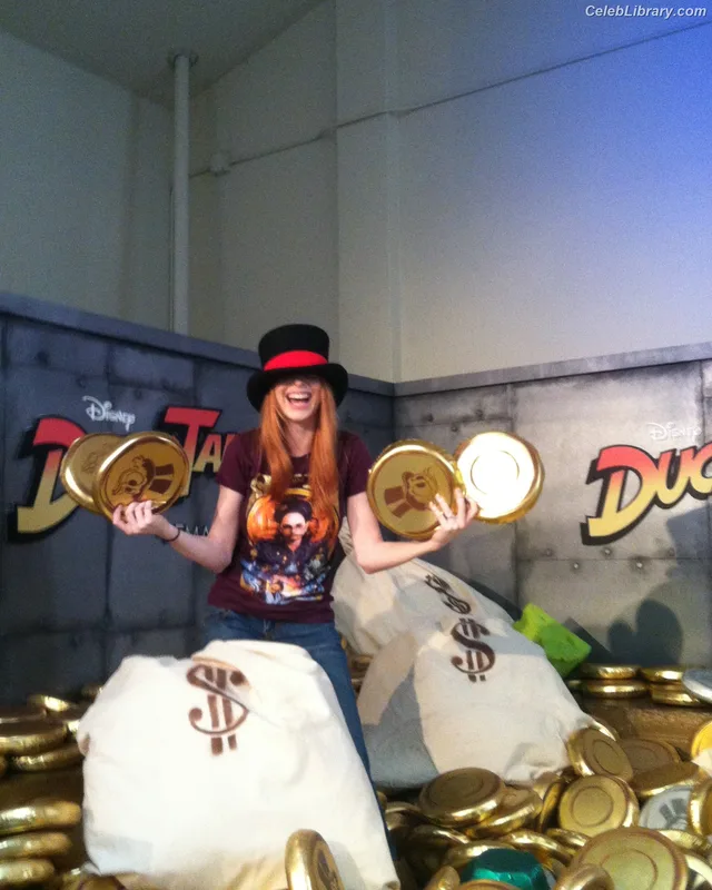 Lisa Foiles photo 13 of 708