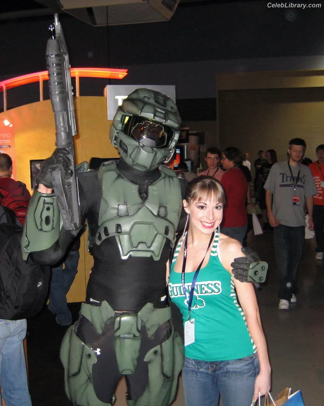 Lisa Foiles photo 15 of 708