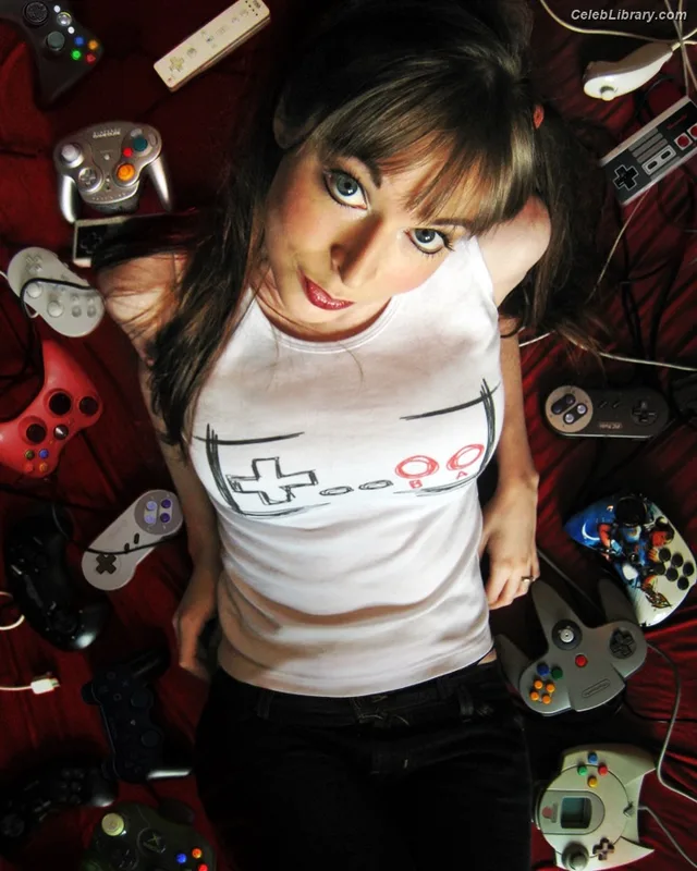 Lisa Foiles photo 23 of 708