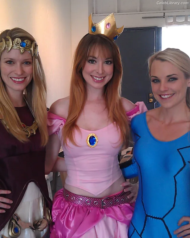 Lisa Foiles photo 24 of 708