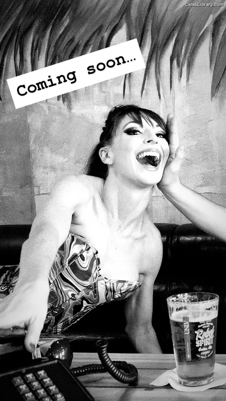 Lisa Foiles photo 2 of 708