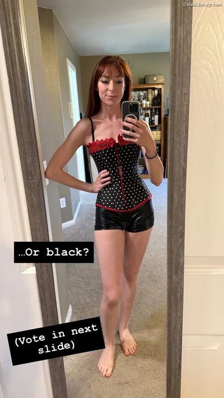 Lisa Foiles photo 10 of 708
