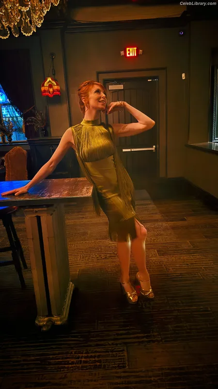 Lisa Foiles photo 11 of 708