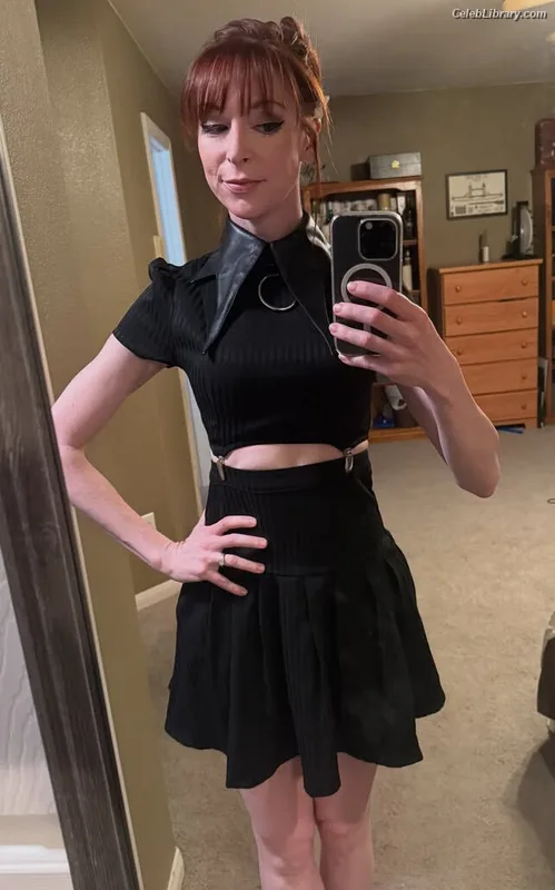 Lisa Foiles photo 13 of 708