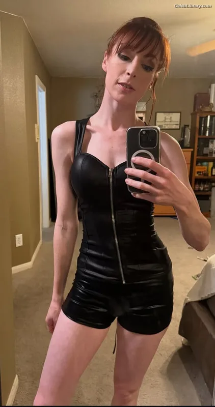 Lisa Foiles photo 14 of 708