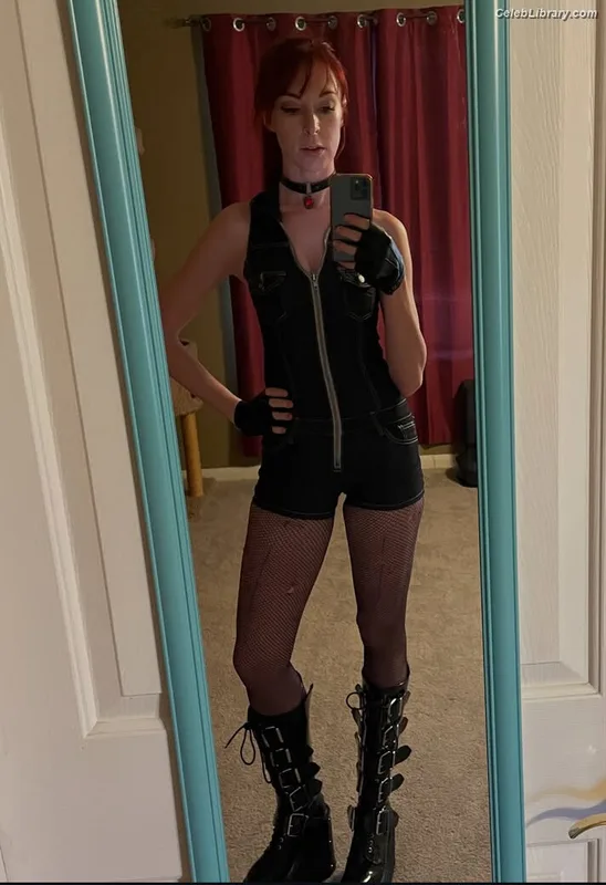 Lisa Foiles photo 16 of 708